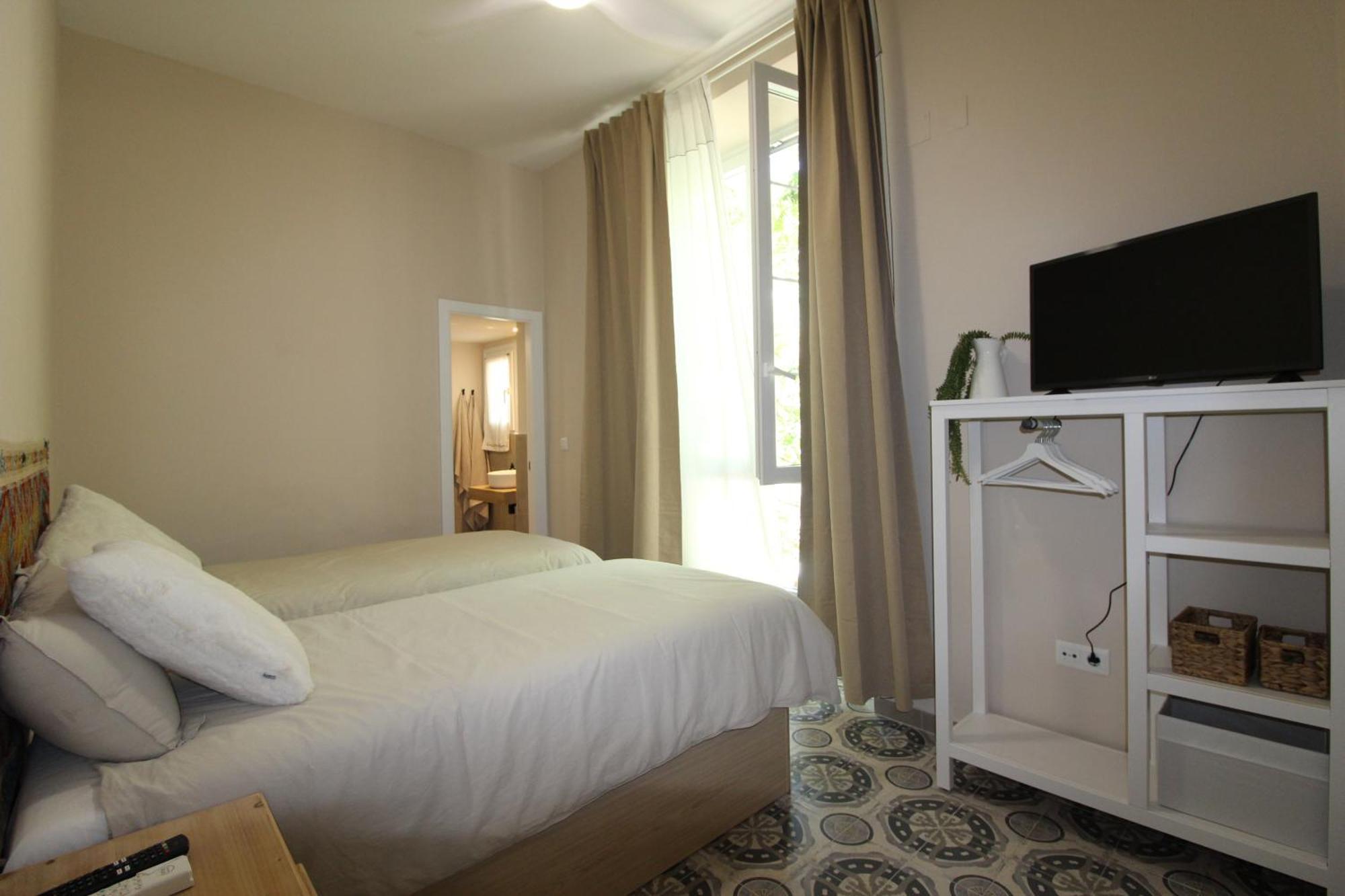מאלגה Hostal Las Acacias מראה חיצוני תמונה