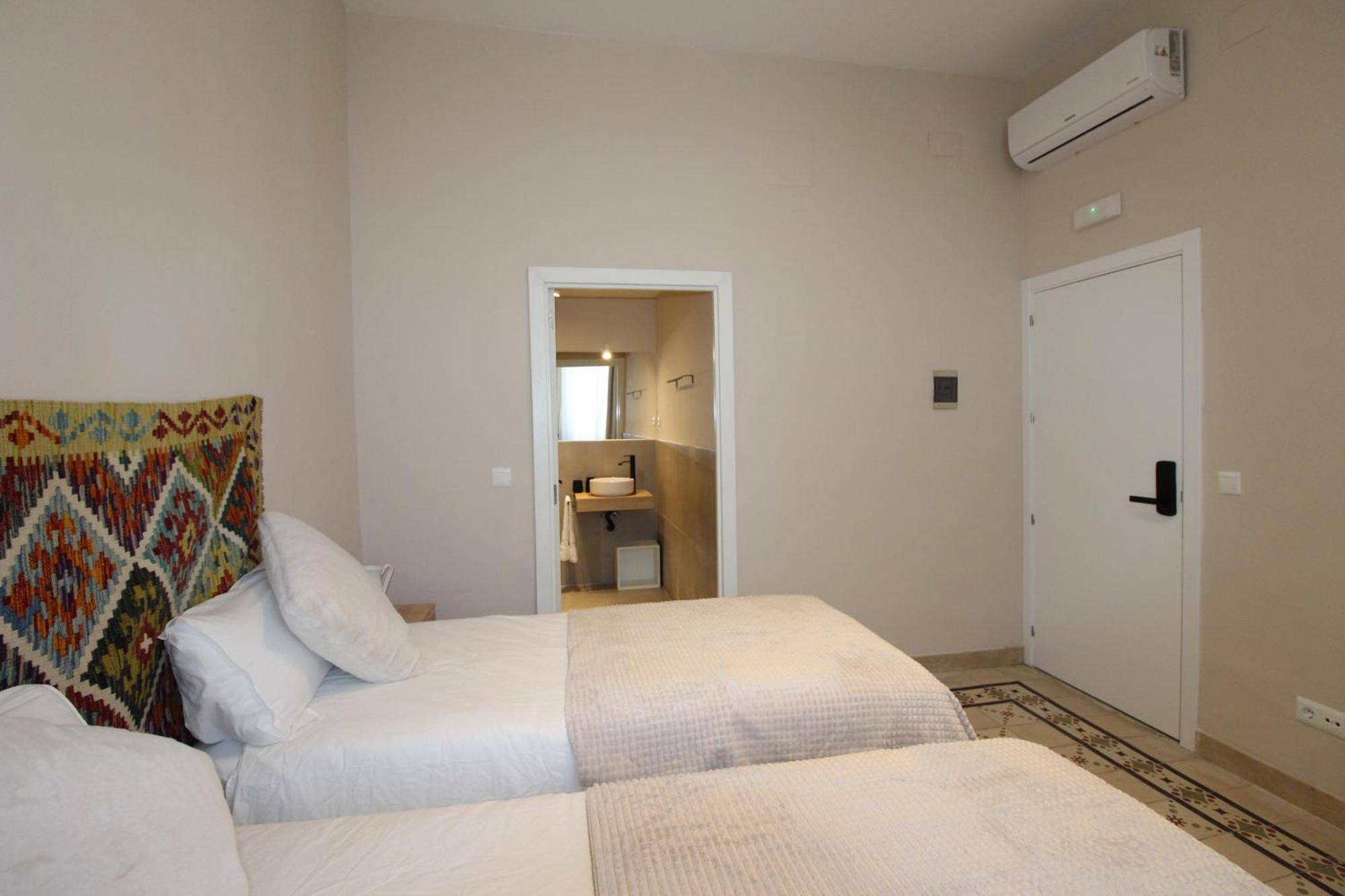 מאלגה Hostal Las Acacias מראה חיצוני תמונה