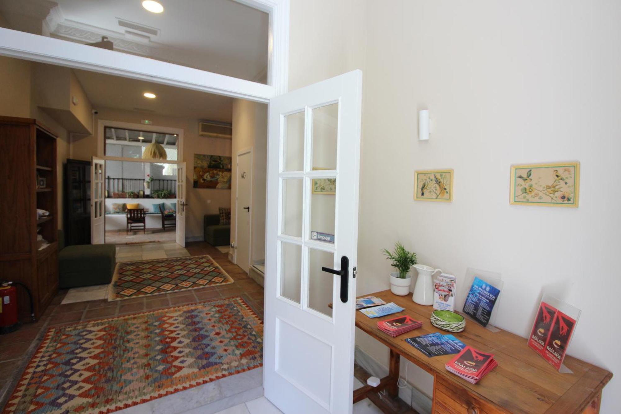 מאלגה Hostal Las Acacias מראה חיצוני תמונה