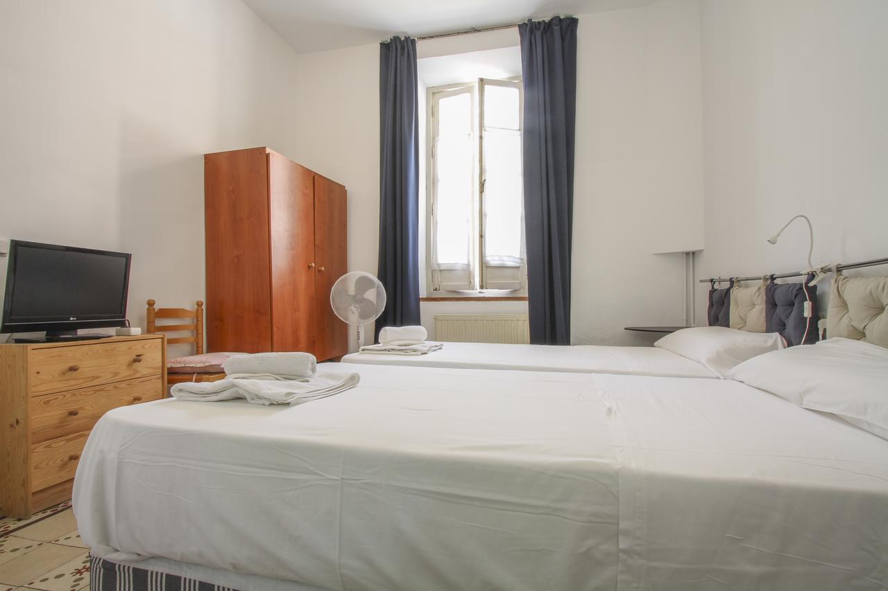 מאלגה Hostal Las Acacias מראה חיצוני תמונה