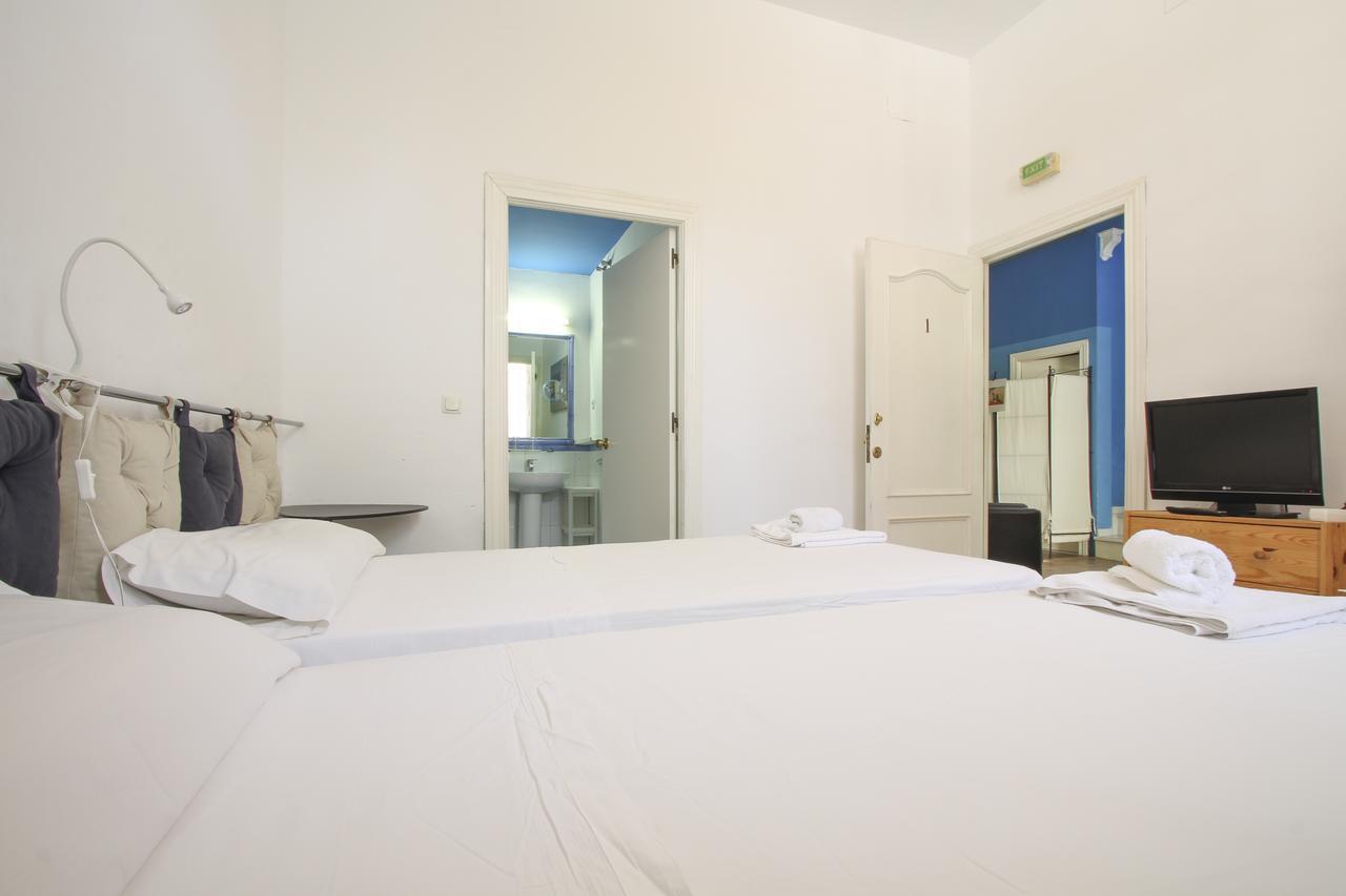 מאלגה Hostal Las Acacias מראה חיצוני תמונה