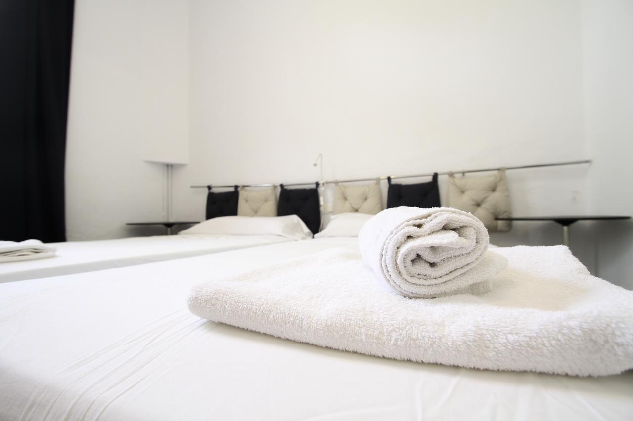 מאלגה Hostal Las Acacias מראה חיצוני תמונה