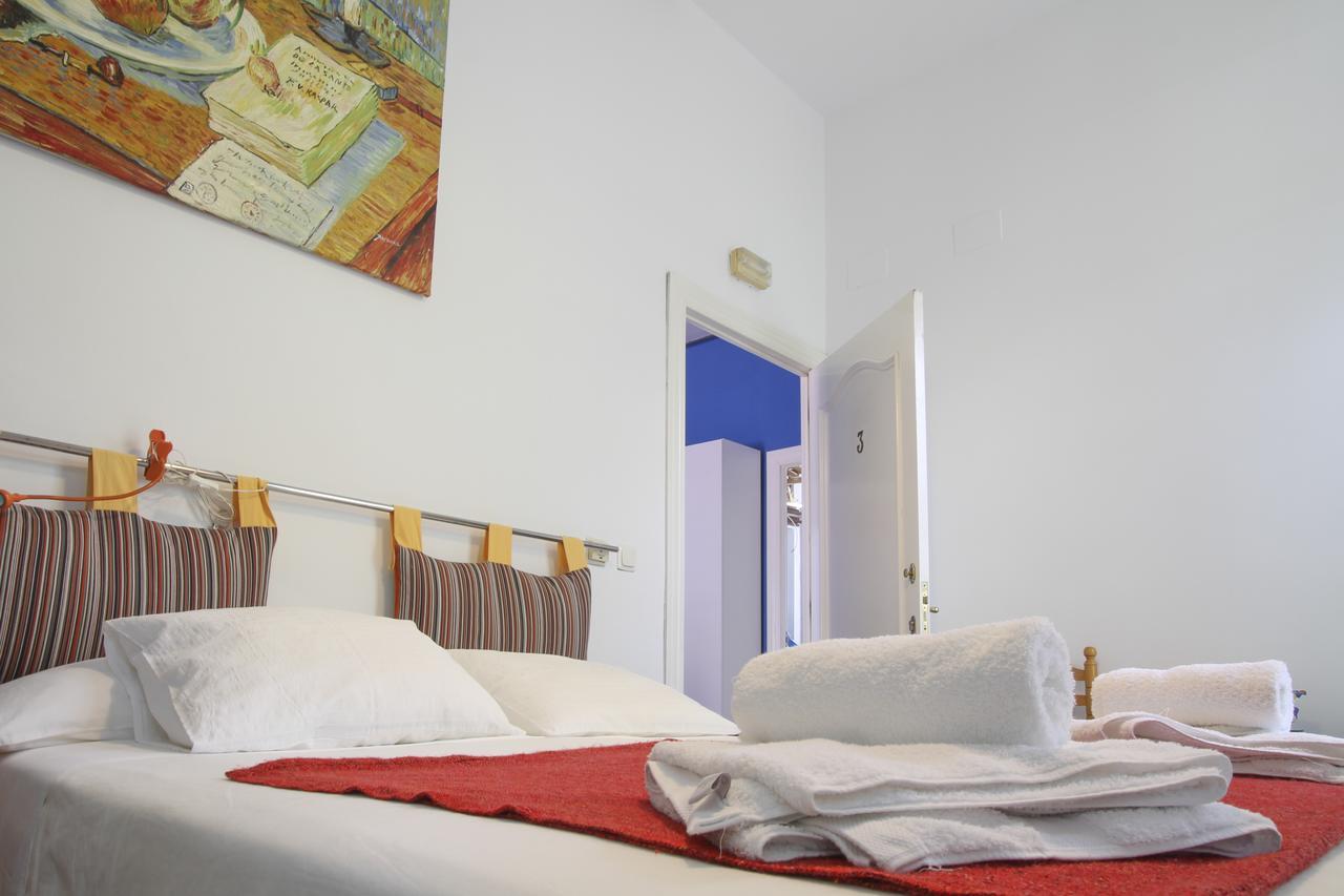מאלגה Hostal Las Acacias מראה חיצוני תמונה