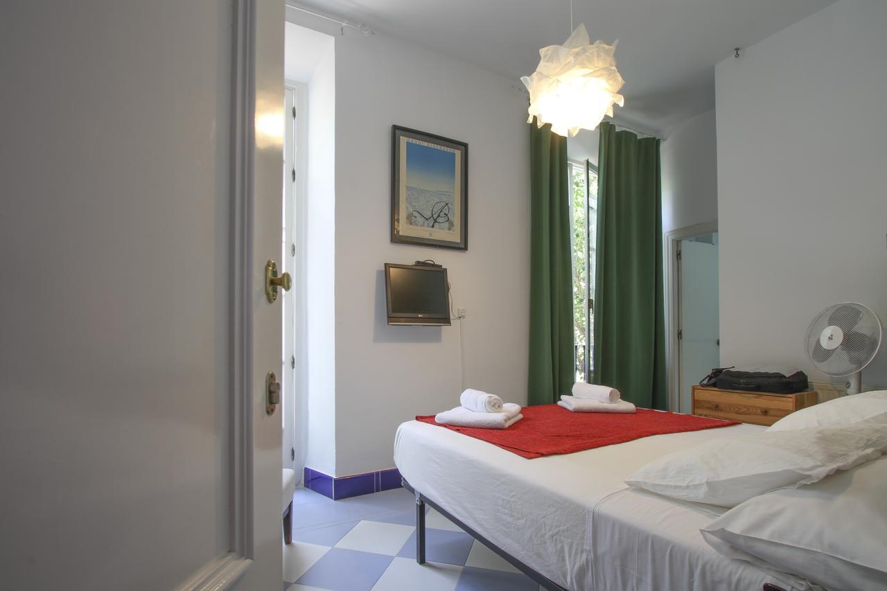 מאלגה Hostal Las Acacias מראה חיצוני תמונה